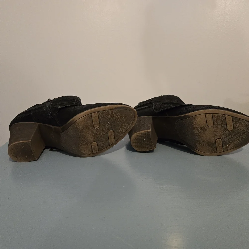 Fergalicious 7.5 black bootie boots - Picture 4 of 4